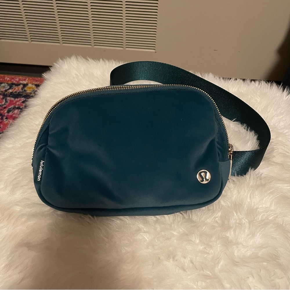 lululemon green jasper belt bag